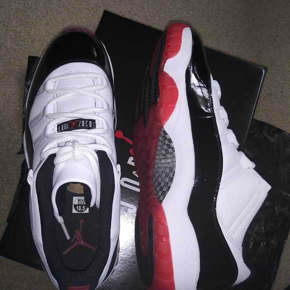 Air Jordan 11 Retro Low - Picture 3 of 5